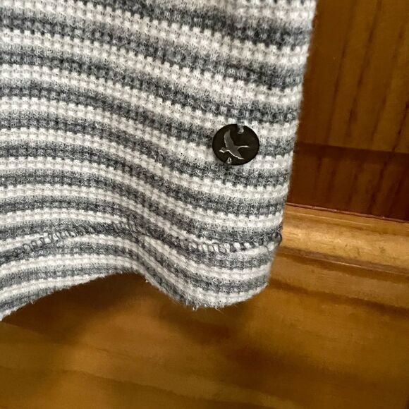 Eddie Bauer gray and white striped thermal with buttons at shoulders size M - Picture 2 of 6